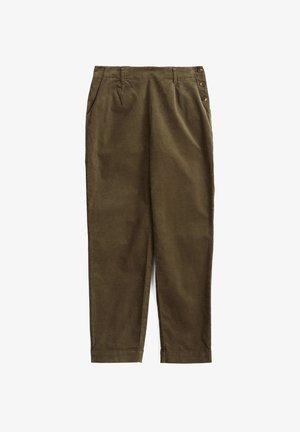 Olivengrüne Baumwollhose mit Seitentaschen, schmal zulaufenden Beinen und Druckknopfdetails am Bund. Glatte Textur, minimalistisches Design.