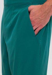 BIDI BADU SPIKE CREW - Pantalón corto de deporte - dunkelgrün