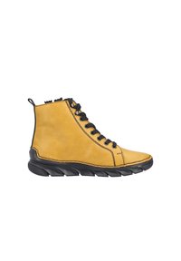 Bottine en cuir jaune à plateforme noire et fermeture à lacets sur le côté. Dotée d'une semelle en caoutchouc noir texturé avec un motif en vagues.
