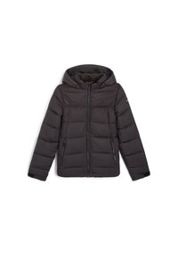 Zwarte gewatteerde jas met capuchon, ritssluiting aan de voorkant en twee zijkleppen. Voorzien van gestikte naden en elastische manchetten voor extra warmte.