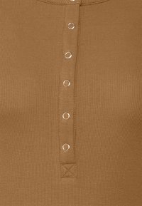 Even&Odd Vestido de tubo - brown