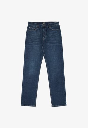 Donkerblauwe rechte spijkerbroek met voorzakken, knoopsluiting en subtiele vervaging op de dijen, plat gelegd op een witte achtergrond.