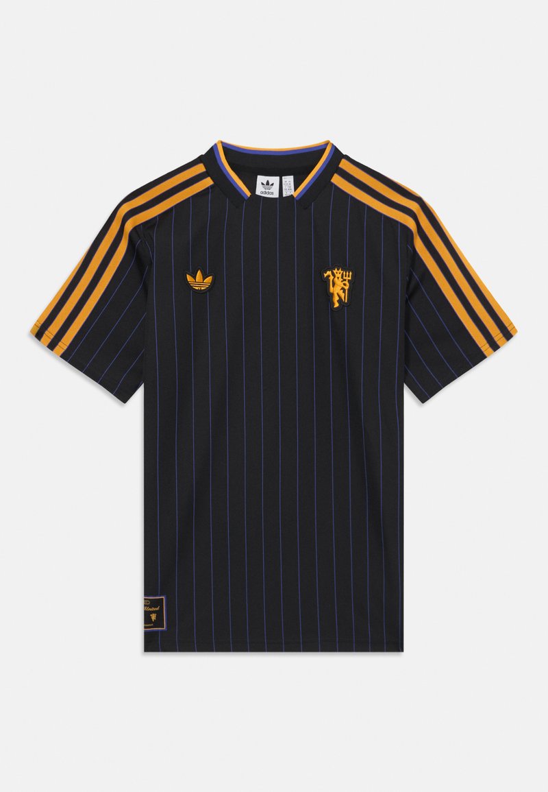 Čierne tričko s krátkym rukávom, so Vertikálnymi modrými pruhmi. Obsahuje zlaté akcenty, logo adidas na hrudi a okrúhly výstrih.