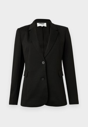 Blazer negro ajustado con solapas de muesca, dos botones frontales, bolsillos con solapa y un bolsillo en el pecho, exhibido sobre un fondo blanco.