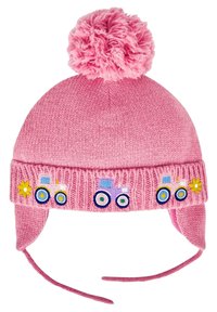 Gorro de punto rosa con un pompón esponjoso, bordado de tractor y flores decorativas. Cuenta con correas para la barbilla para un uso seguro.