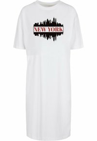 Hvid t-shirt kjole med en sort skyline grafik og "NEW YORK" i fed rød tekst over midten. Korte ærmer, afslappet pasform.