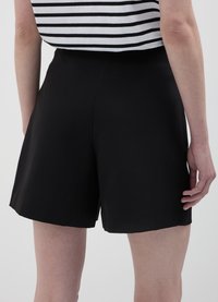 Calliope Short - nero