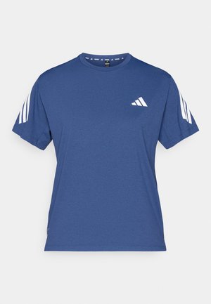 Blaues T-Shirt mit kurzen Ärmeln aus weichem Stoff, mit weißem Drei-Streifen-Design auf den Schultern und einem kleinen weißen Logo auf der Brust.