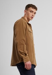 Brandit LONG SLEEVE - Camicia - camel