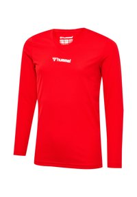 Rotes langärmeliges Hemd aus leichtem Stoff, mit einem V-Ausschnitt und einem weißen Logo auf der Brust. Glatte Textur, schlichte Passform.