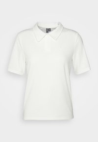 Weißes geripptes Poloshirt mit umgeschlagenem Kragen, kurzen Ärmeln und dreiknöpfiger Verschlussleiste. Weicher Stoff und strukturierte Passform.