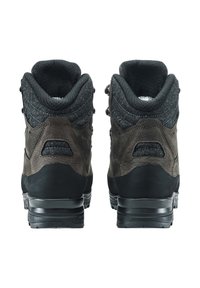 Braune Lederwanderstiefel mit schwarzen Gummisohlen. Strukturiertes Gewebe am Knöchel und sechs metallene Ösen für Schnürsenkel. Robustes Design für den Außeneinsatz.