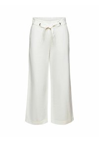 Pantalons blancs à jambe large en tissu léger, avec une taille à lien et des accents en œillet décoratifs à la taille. Texture lisse.
