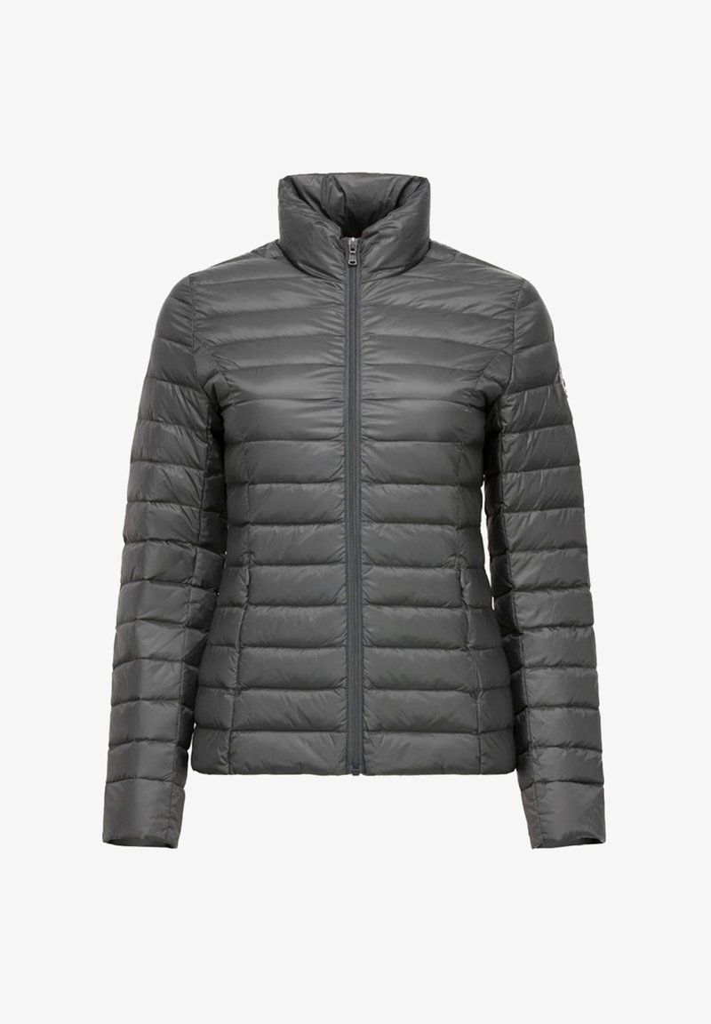 Grå oppustelig jakke med høj krave, med polstret tekstur, fuld frontlynlås og lange ærmer. Letvægtsdesign for varme.
