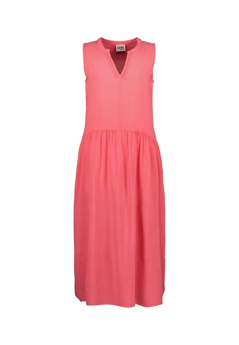 Abito rosa senza maniche con scollo a V, vita arricciata e gonna a trapezio fluida. Realizzato in tessuto leggero, di texture morbida.