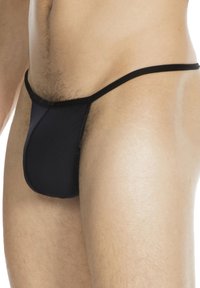 Schwarzer Männer-Tanga aus dehnbarem Material, mit minimalistischer Gestaltung, schmalen Seitenbändern und glatter Textur.