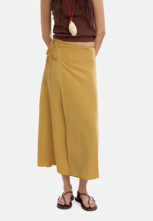 - Spódnica trapezowa