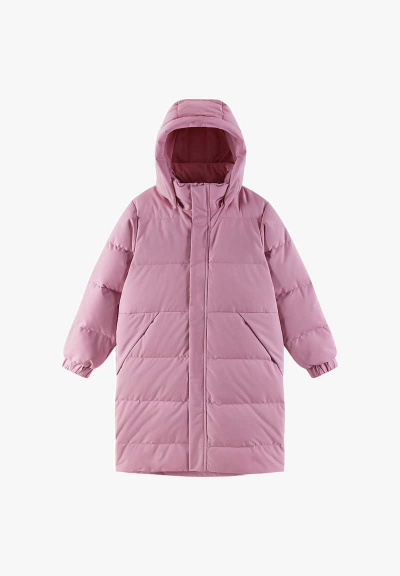 Różowy ocieplany płaszcz z kapturem, z bocznymi kieszeniami i elastycznymi mankietami. Gładkie, matowe wykończenie z pikowanymi sekcjami dla lepszej izolacji.