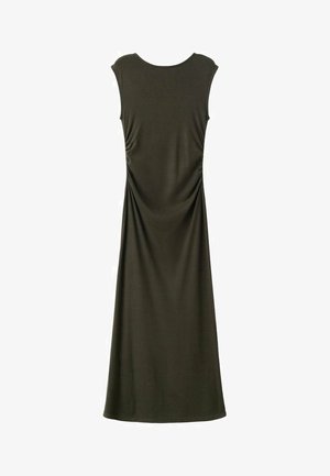 Rochie maxi verde măsliniu, fără mâneci, dintr-un material fin, cu detalii pliate la spate, având un decolteu rotund.