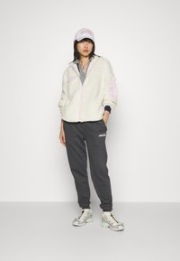 Roxy KIM POP SNOW - Fleece jacket - vanilla ice