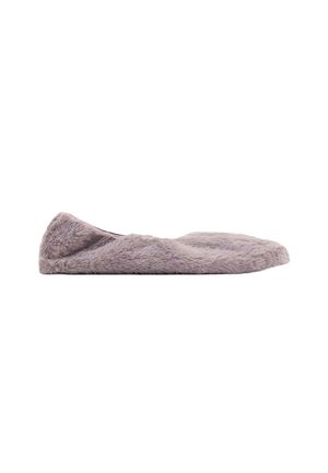 Pantofole light purple con una texture morbida e pelosa, forma arrotondata e design minimalista. Presentano un profilo basso per facilitare l'indossamento.
