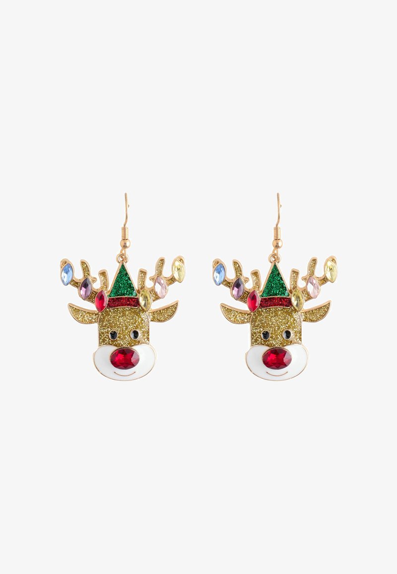 Boucles d'oreilles en ton doré en forme de renne avec une texture pailletée, des gemmes colorées pour les yeux et le nez, des accents rouges, un chapeau vert et des cornes détaillées.