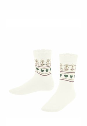 Een paar witte sokken tot halverwege de kuit met gegolfde boorden en decoratieve banden met harten en sierlijke patronen vlak bij de bovenkant.