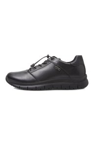 Pantof cu un design sportiv, de culoare neagră, cu partea superioară din piele netedă, talpă din cauciuc, vârf rotunjit și închidere cu șireturi. Prezintă accente subtile pe lateral și o talpă texturată.