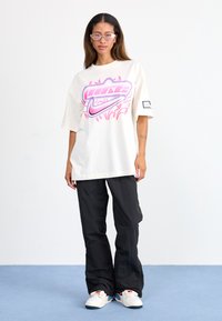 Nike Sportswear DANCE TEE - Apdrukāts T-krekls - sail