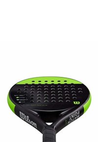 Raquette de paddle noire et verte avec une forme arrondie, une surface texturée, de multiples perforations et un logo "Wilson" bien visible.