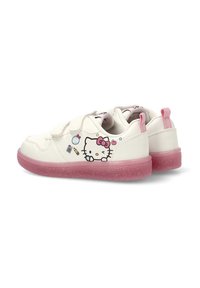 Zapatillas blancas con suelas translúcidas rosas, con un diseño de Hello Kitty y patrones coloridos. Cintas de velcro para poner y quitar fácilmente.