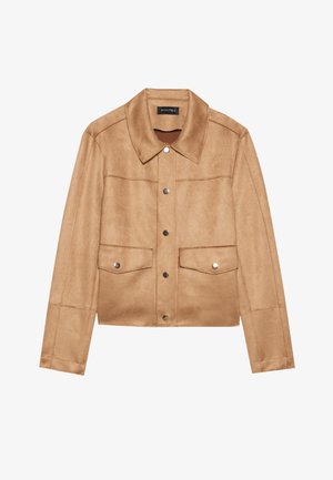 Veste cropped beige en matériau doux, avec un col pointu, des boutons argentés, deux poches avant et une construction sans couture.