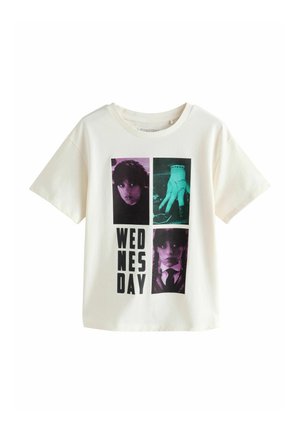 Weißes Baumwoll-T-Shirt mit kurzen Ärmeln, das vier rechteckige Grafiken zeigt, zwei in lila und zwei in grün, sowie den Text "MITTWOCH".