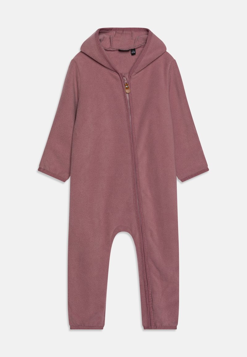 Combinaison bébé en polaire une pièce mauve douce, à manches longues, avec capuche et fermeture éclair à l'avant s'étendant du cou jusqu'à la jambe.