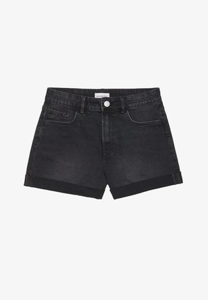 Crne traper kratke hlače s kopčanjem na dugme, preklopnim rubovima, dva prednja džepa i etiketom na pojasu. Glatka tekstura i ležeran dizajn.