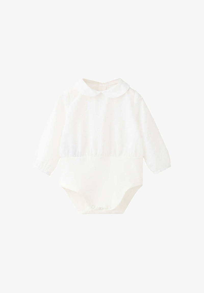 Body bébé blanc à manches longues avec col Claudine et boutons-pression à l'entrejambe sur fond blanc.