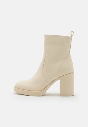 Platform ankle boots - beige