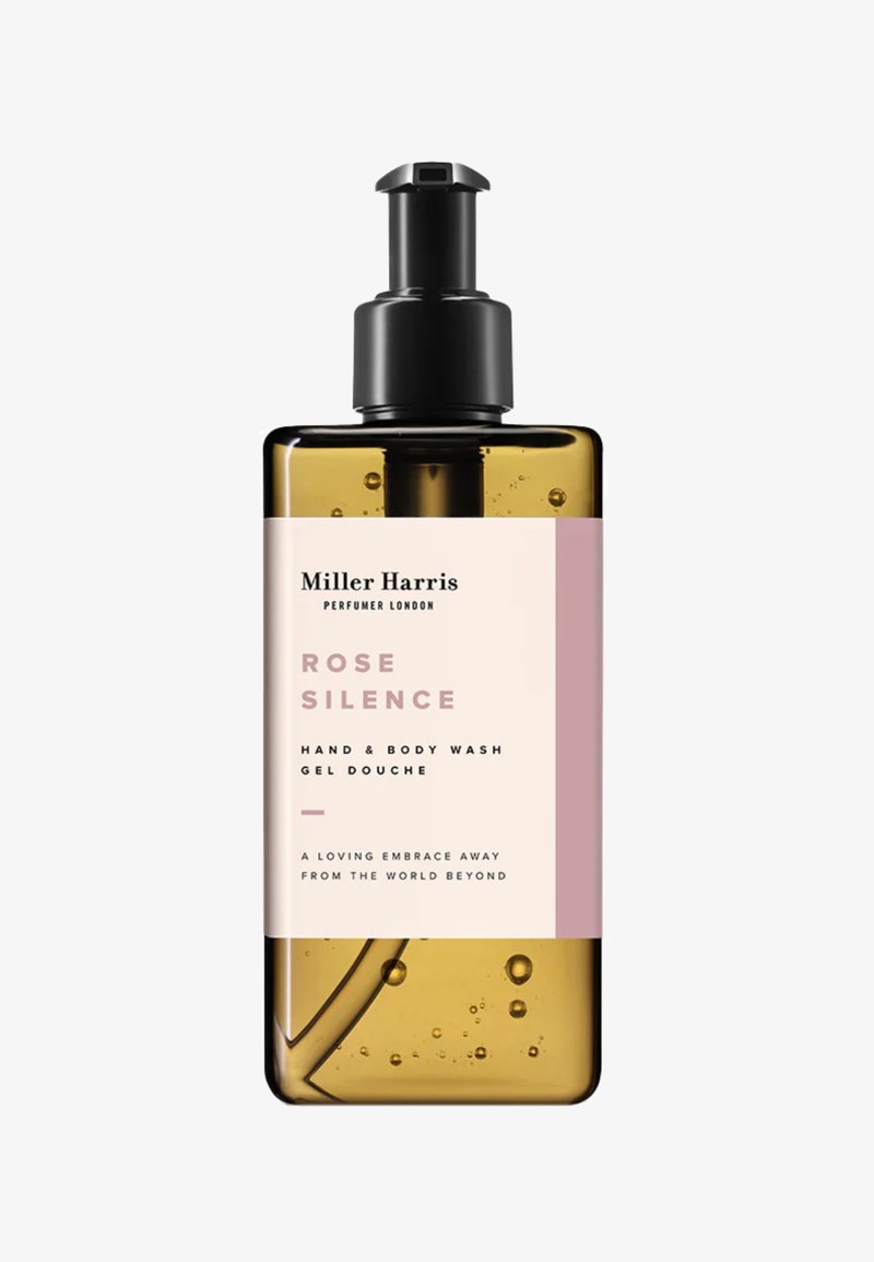 Bernsteinfarbene Flasche mit schwarzem Pumpverschluss, beschriftet mit „Rose Silence“ Hand- und Körperwaschgel von Miller Harris, zeigt die Geltextur im Inneren.