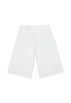 Stradivarius, CROSSOVER WAIST JORTS - Kratke hlače od trapera - white