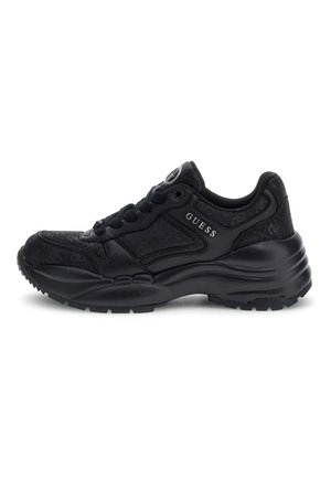 Scarpe sportive nere con una combinazione di superfici lisce e texturizzate. Presentano un design con lacci, suola ammortizzata e un sottile dettaglio del logo.