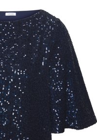 Marineblaues Oberteil mit kurzen, lockeren Ärmeln, bedeckt mit glitzernden Pailletten, mit rundem Ausschnitt und weichem Stricktextur.
