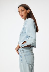 Koton CROP - Chaqueta vaquera - light blue