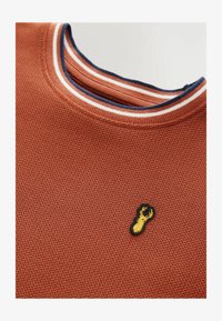 Non selezionato, rust brown