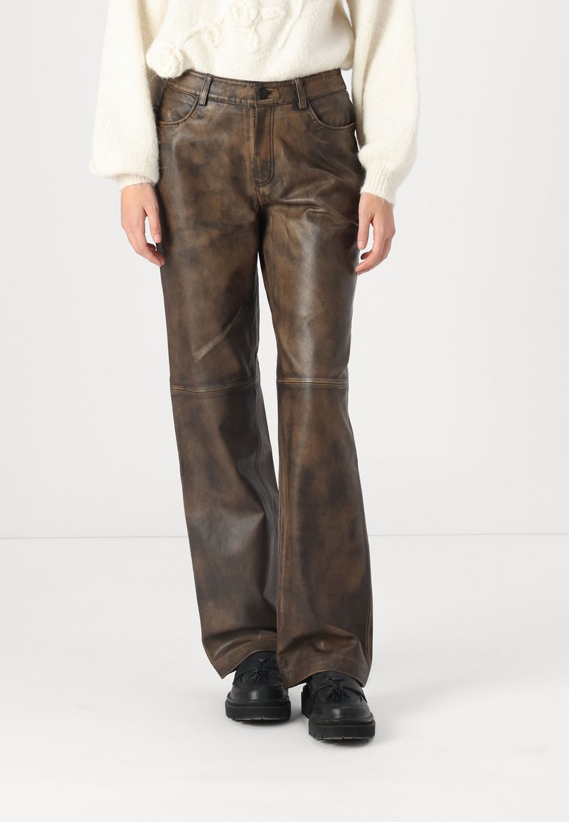 Rouge Edit VIBRAY TROUSER - Usnjene hlače - brown stone