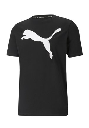 Černé tričko s krátkým rukávem vyrobené z hladkého materiálu, s velkým bílým logem skákajícího pumy na přední straně a kontrastním textem kolem límce.