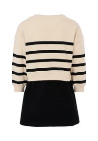 Maglione nero e crema con strisce orizzontali, colletto a girocollo a coste e maniche a sbuffo, con una parte inferiore completamente nera.