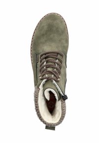 Bottines olive avec un extérieur en daim, doublure en fourrure marron et blanche, et lacets marron robustes. Fermeture éclair sur le côté pour un enfilage facile.