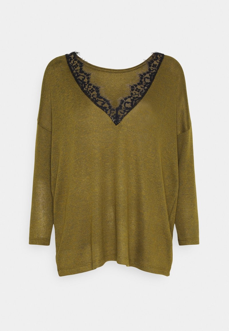 Olivgrünes Langarmoberteil mit V-Ausschnitt, verziert mit schwarzem Spitzensaum. Lässiger Schnitt und strukturierter Stoff. Leicht ausgefranste Kanten.