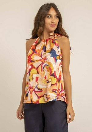 Haut à encolure halter à imprimé floral aux couleurs vives de rouge, jaune et bleu. Tissu léger avec un col froncé et des accents de épaules noués.