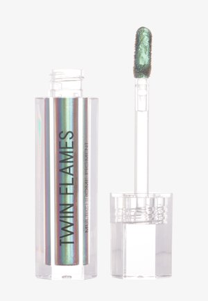 Tubo transparente que contiene pigmento líquido multicolor con un brillo plateado y verde. El aplicador tiene una punta suave y esponjosa para una fácil aplicación.